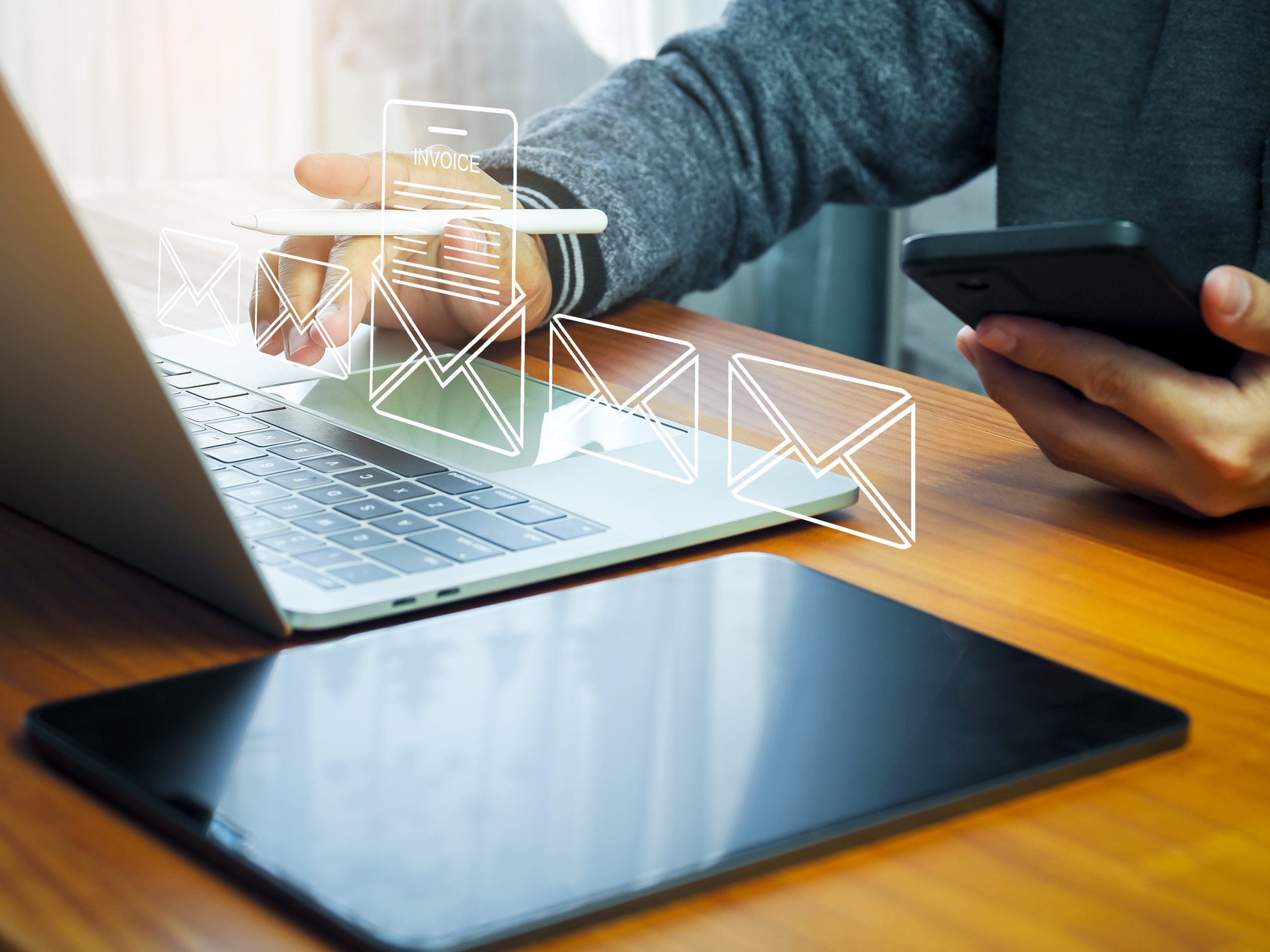 Top Reasons Digital Nomads Need Reliable Text-to-Email Communication